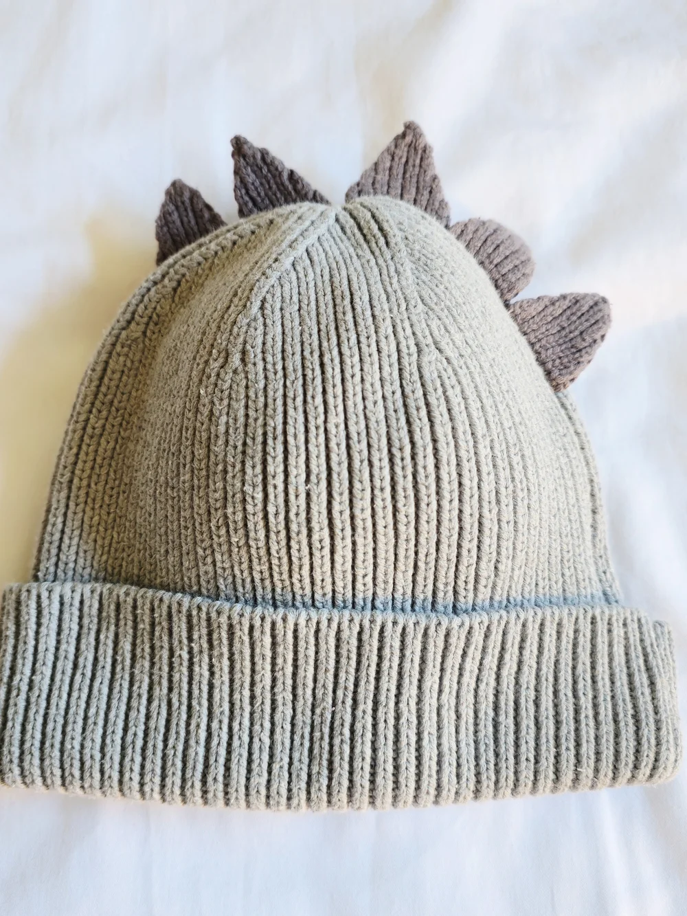 GAP Kids Dino Knit Beanie in Light Gray with Charcoal Spikes, Toddler Hat